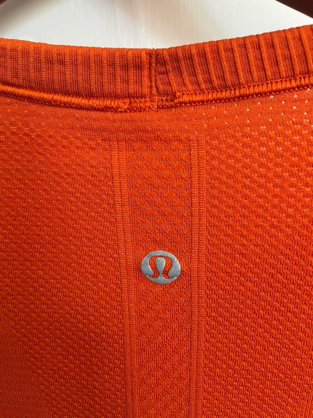 Lululemon Swiftly Tech Long Sleeve Womens 8 Orange Thumbholes pilling/snag - Picture 10 of 11